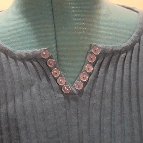 Top - Picture 2 of 2